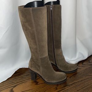 La Canadienne suede knee high boot w fleece lining sz 7